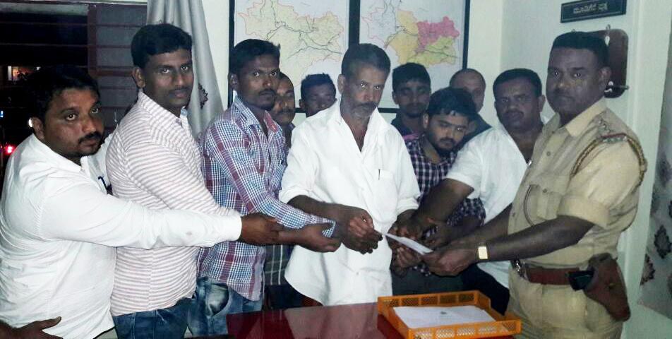 ಪೊಲೀಸ್ ಪೇದೆಯಿಂದ ಜಾತಿ ನಿಂದನೆ: ಆರೋಪ